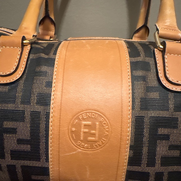 Fendi monogram  purse authentic excellent condition - Picture 2 of 13